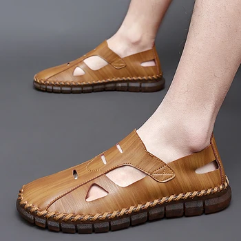 2023 Летние мужские пляжные сандалии на открытом воздухе Легкие слипоны Мужские полые повседневная обувь Дышащая удобная пляжная обувь