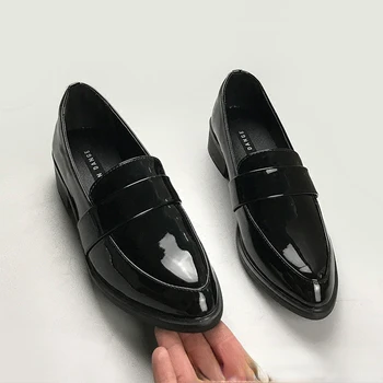 Женская обувь Весна Осень Новый Черный Остроконечный Британский Стиль Маленькая Кожаная Обувь Лоферы Обувь Одинарная Обувь Вулканизированная обувь
