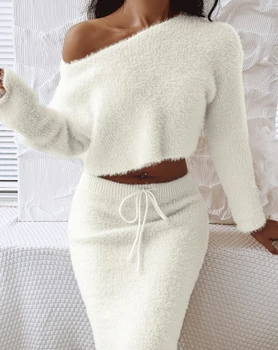 Женский сексуальный свитер и юбка из 2 предметов с сексуальным диагональным воротником и юбкой 2023 Новая модная одежда
