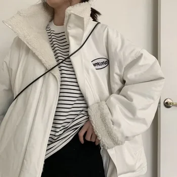 Женщины Новая Ретро Гонконг Стиль Ins Маленькая короткая хлопковая куртка 2021 Обе стороны носят зимние бархатные куртки ягненка Пальто прилива Женские