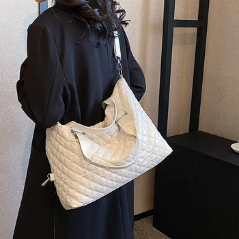 Осенняя новая сумка 2023 года Универсальная модная маленькая квадратная женская сумка из трех частей Сумка для матери на одно плечо