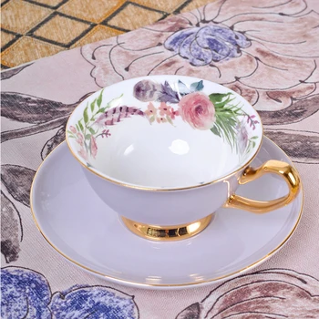 Пасторальный цветок Керамические кофейные чашки Минималистичная цветная фарфоровая чашка и блюдца с золотой окантовкой Чашка и блюдца Европейские кружки для послеобеденного чая